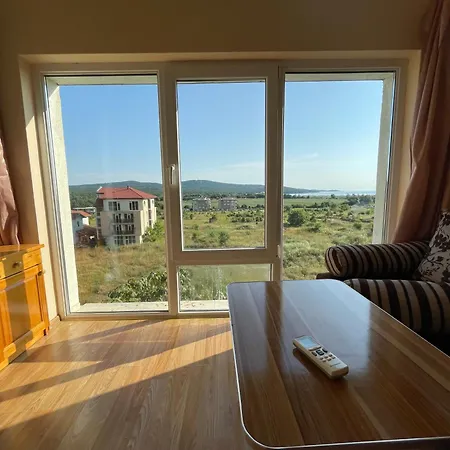 Апартамент Laguna Sunset Appatments, Sea And Mountain View