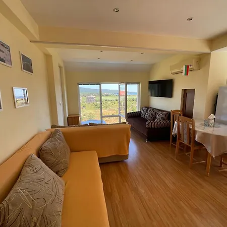 Апартамент Laguna Sunset Appatments, Sea And Mountain View